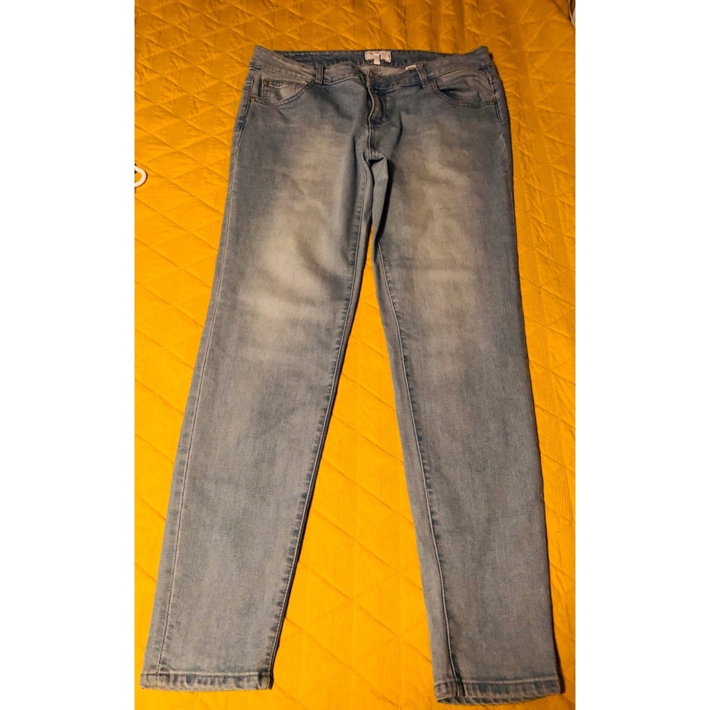 Celebrity Pink Skinny Jeans - Light Wash